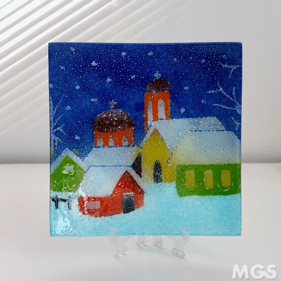 Schneebedecktes Dorf Tablett, Mehrfarbiger Glastellersegment mit einem schneebedeckten Dorf